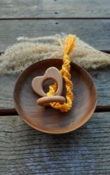 Makramee Holz-Greifling bzw. Holz-Beissring