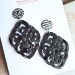 Picture of Ornament-Ohrstecker - Rhombusform aus Resin - black