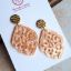 Picture of Ornament-Ohrstecker - Rhombusform - peach beige - Stecker rund goldfarbig